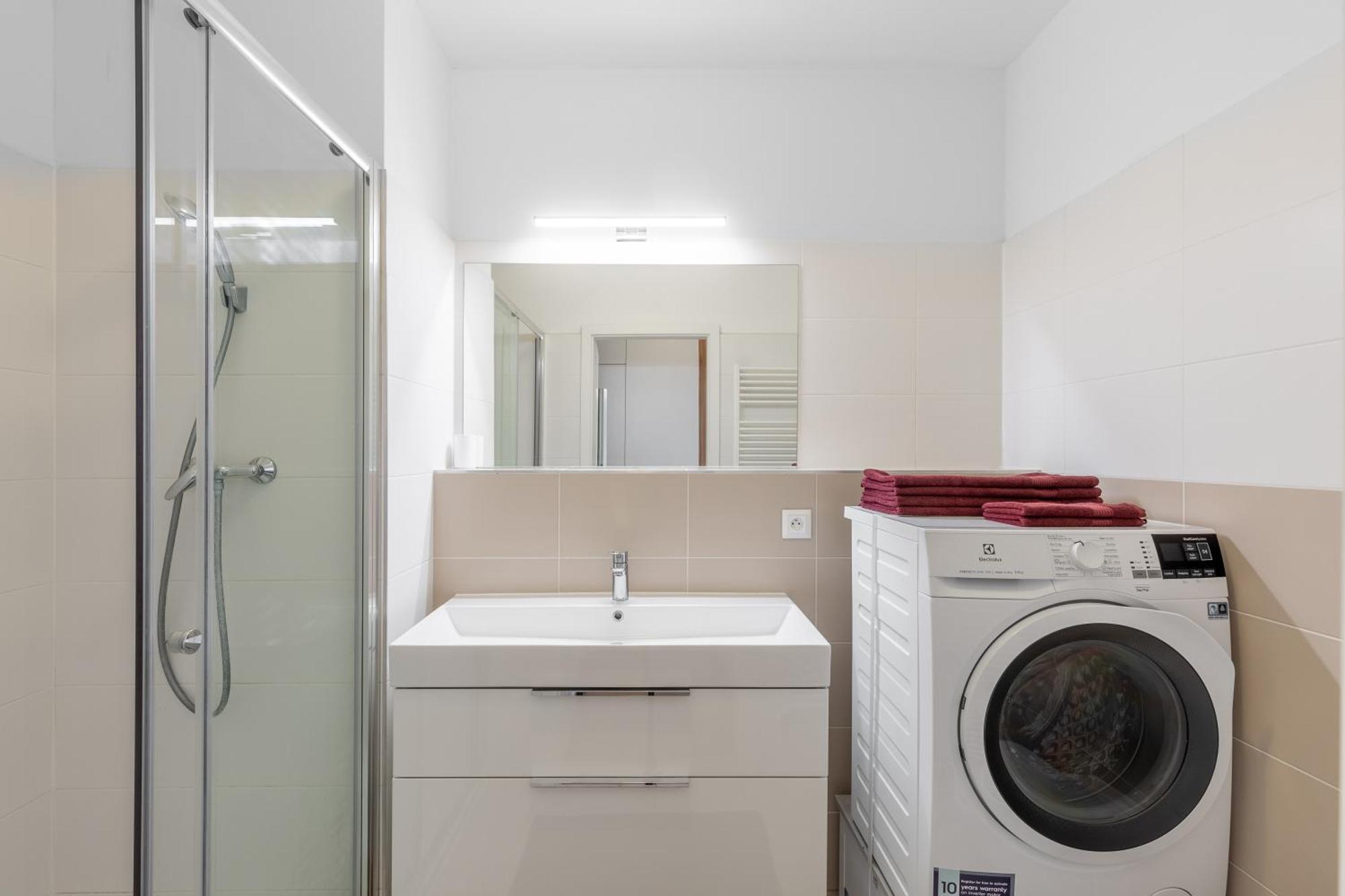 Leo Apartment - Ac & Free Parking 브라티슬라바 외부 사진