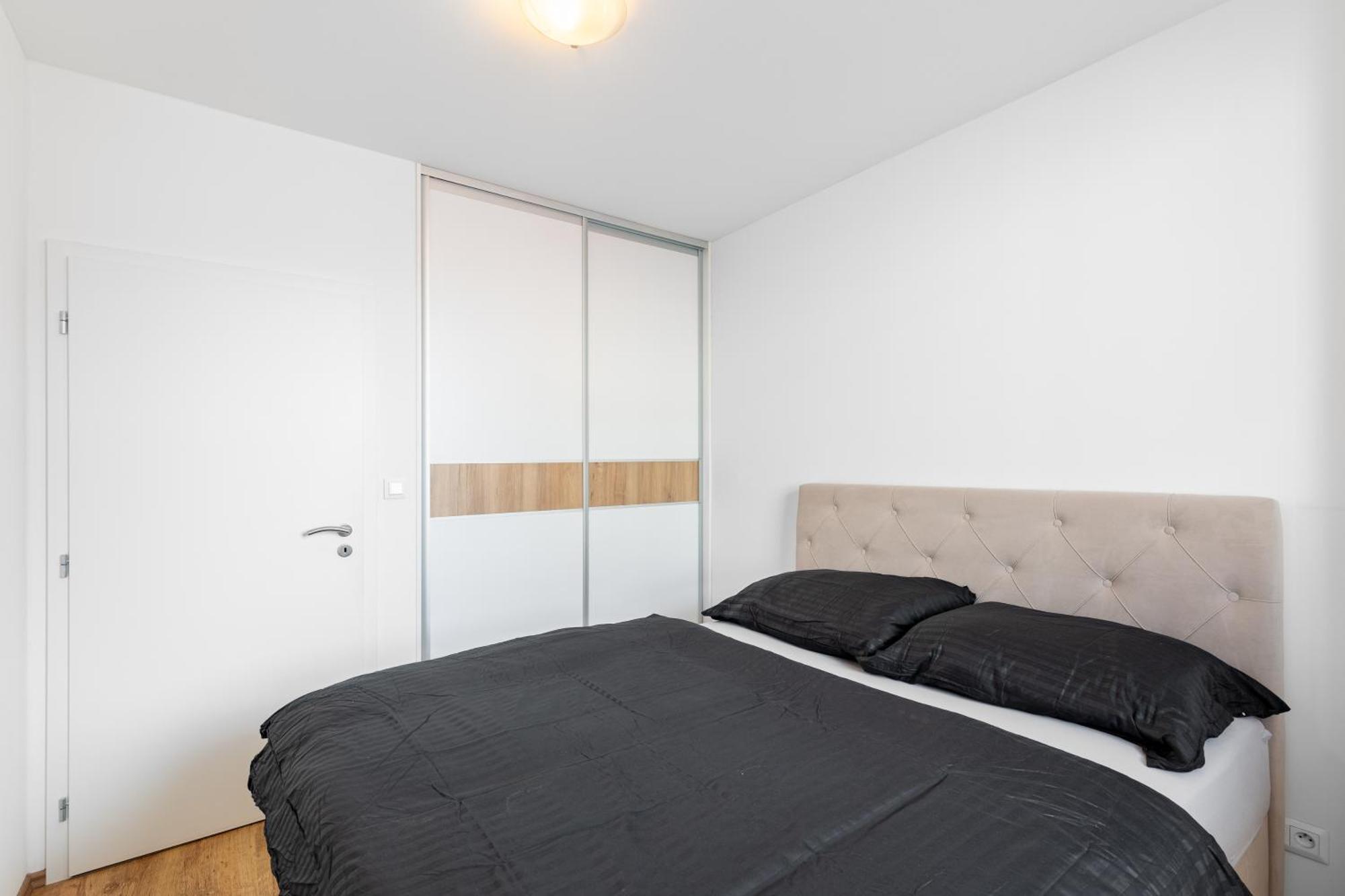 Leo Apartment - Ac & Free Parking 브라티슬라바 외부 사진