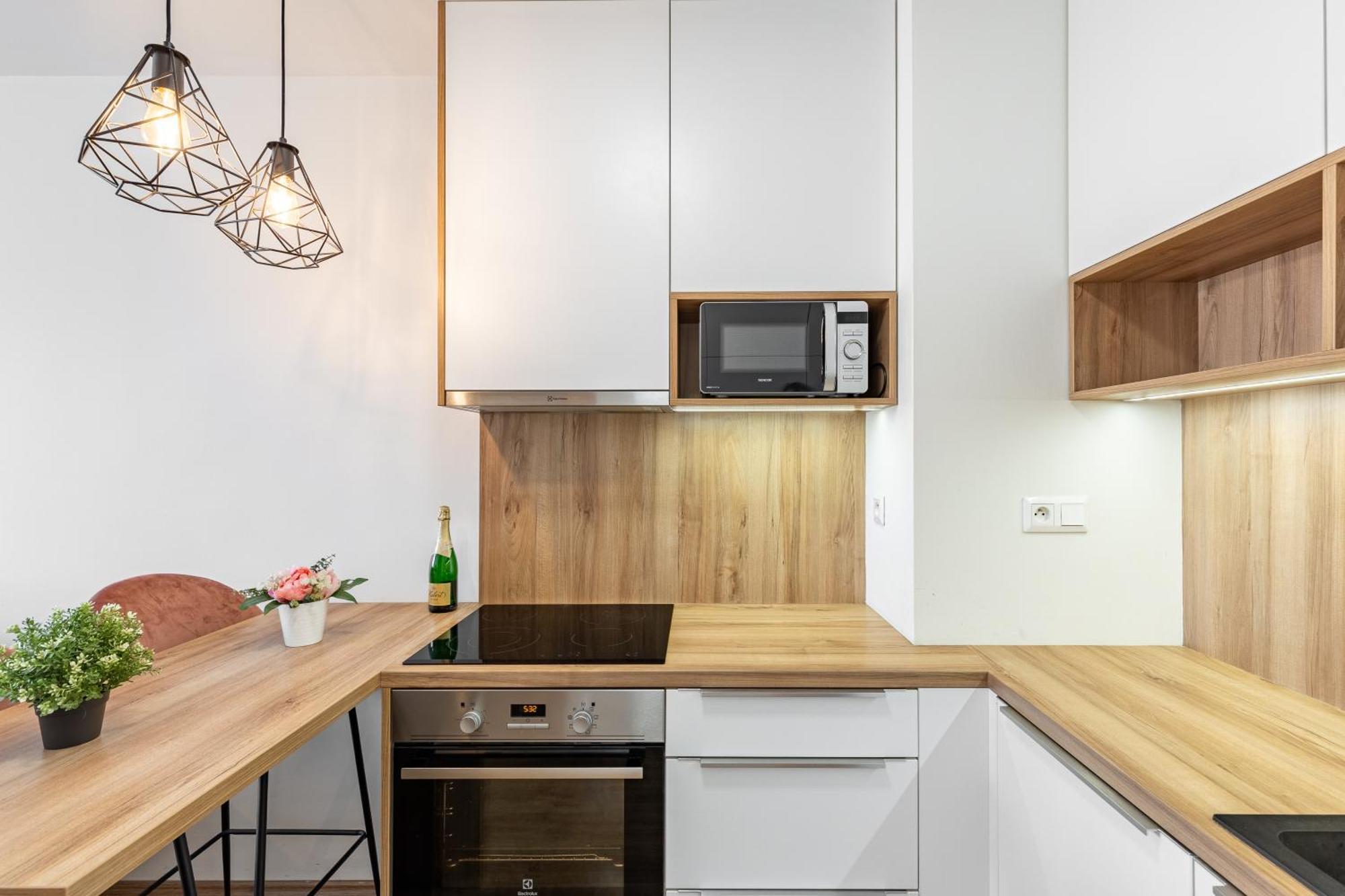 Leo Apartment - Ac & Free Parking 브라티슬라바 외부 사진