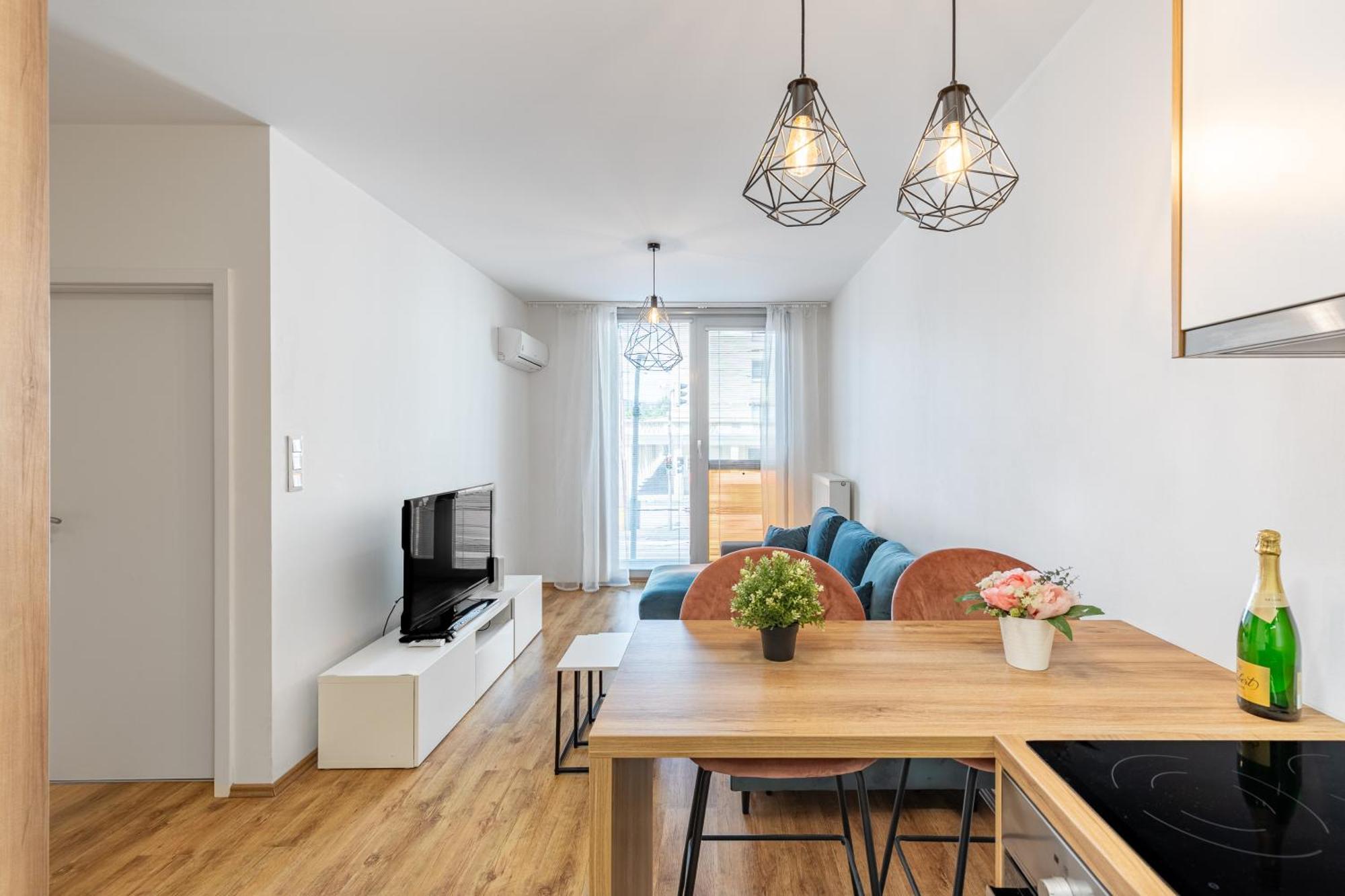 Leo Apartment - Ac & Free Parking 브라티슬라바 외부 사진